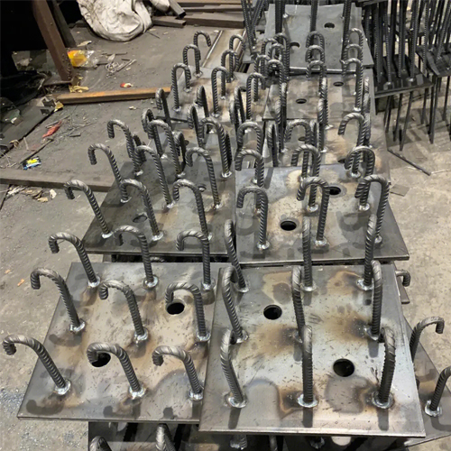 图纸中如何确定海南预埋件的位置？